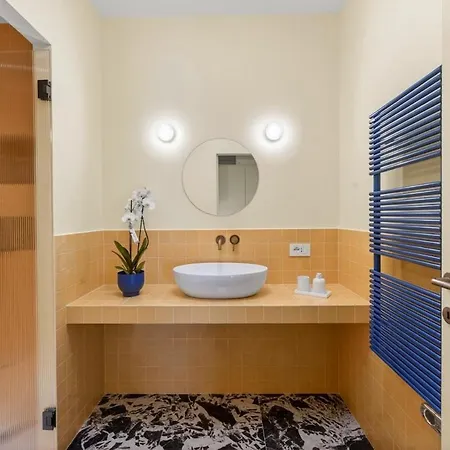 Elegant 2br A Few Steps From Centre Apartment