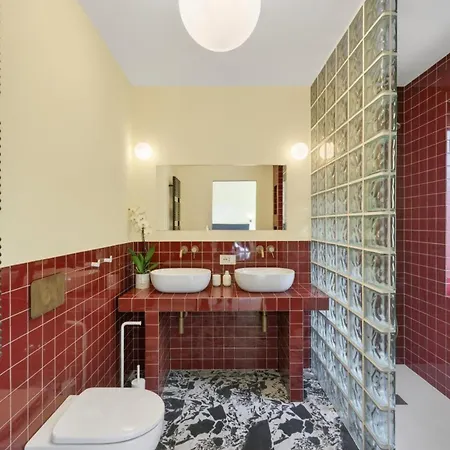 Apartment Elegant 2br A Few Steps From Centre