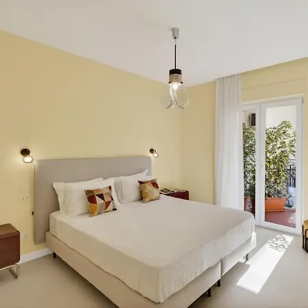 Elegant 2br A Few Steps From Centre Apartment *